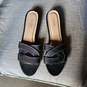 Kaanas black leather sandals